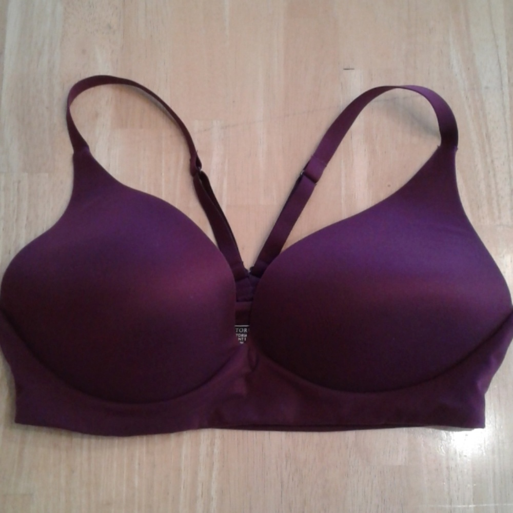 Victoria's Secret lightly lined plunge bra 34D